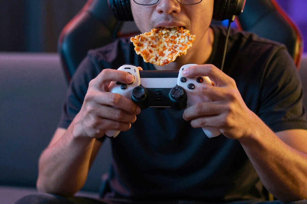 Videogiochi e dieta: la generazione che gioca oltre 10 ore a settimana e il rischio salute da non sottovalutare